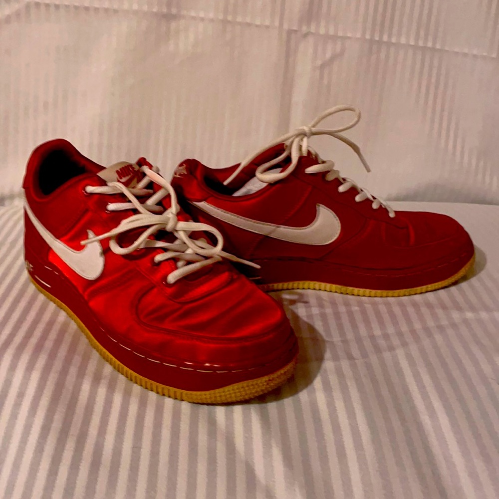 RED SATIN NIKE AIR